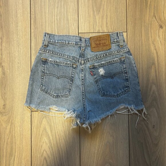 Levi's High-Waisted Denim Shorts 13512-0291 - Picture 2 of 2